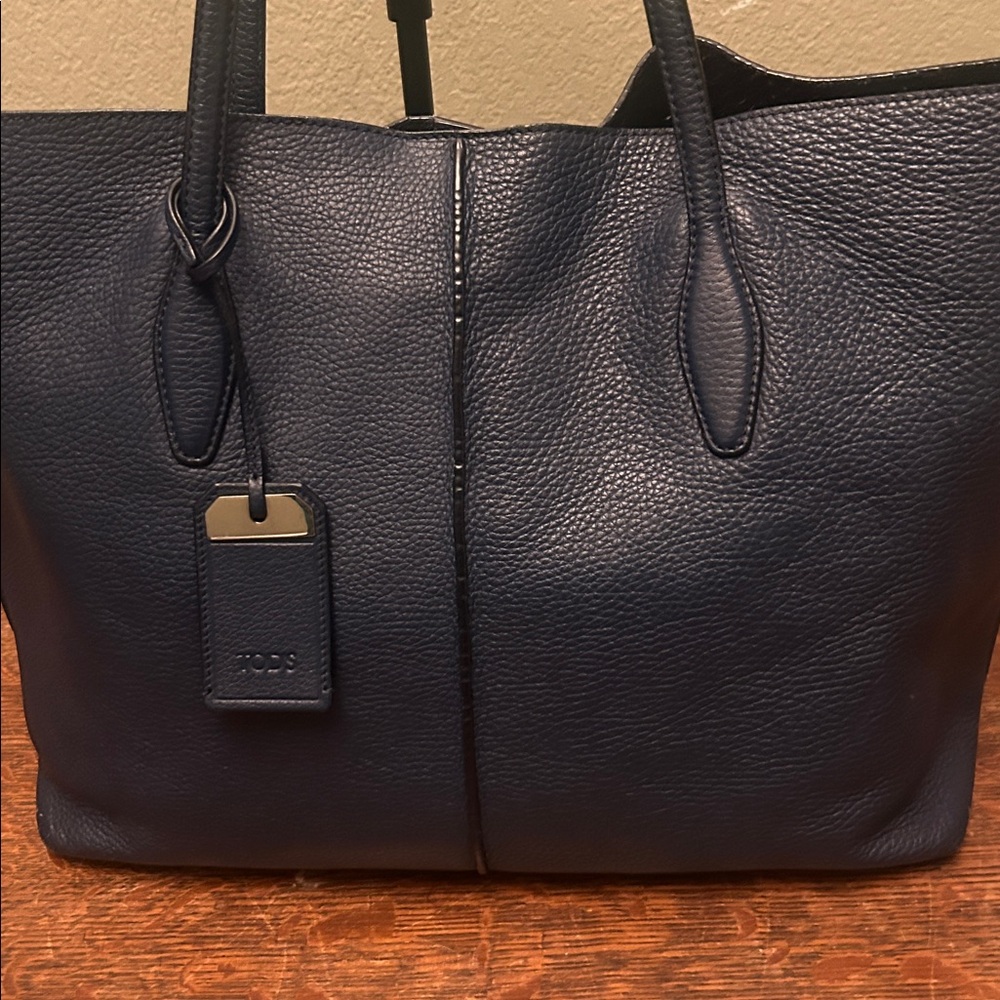 Tod’s Joy Large Tote Bag in Navy Blue Grained Leather - Picture 2 of 15